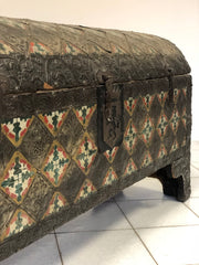 Baule con coperchio bombato . Venezia XVIII secolo