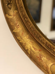 Specchiera ovale in legno intagliato e dorato