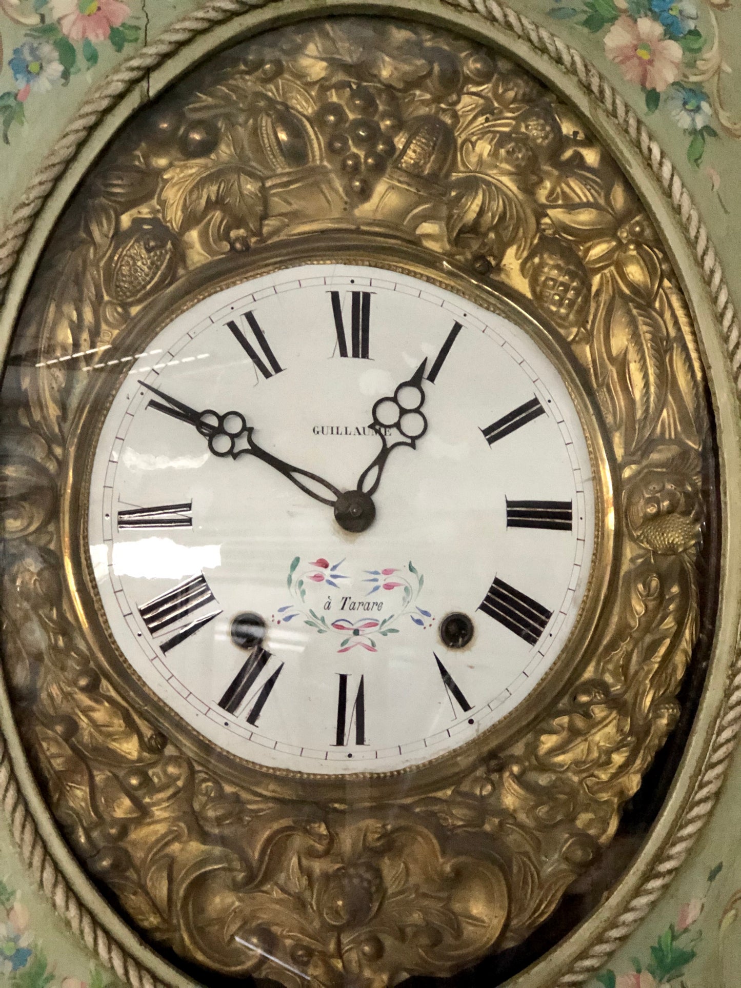 Orologio a colonna pendolo laccato dipinto . Funzionante
