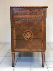 Cassettone Luigi XVI lombardo . XVIII secolo
