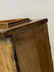 Credenza emiliana in noce. . Modena XVII secolo