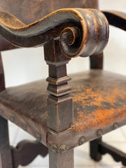 Trono Lombardo in noce con borchie . XVI - XVII secolo