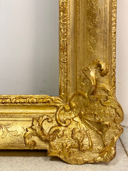 Grande cornice in legno intagliato dorato . XIX secolo