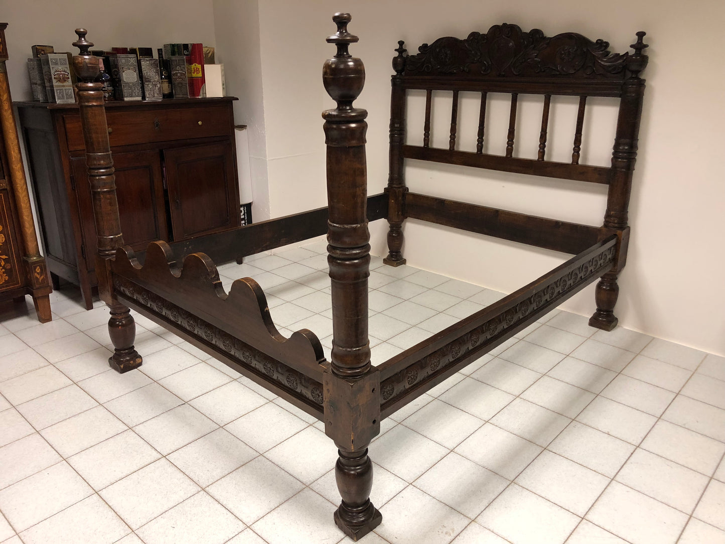 Emilian Bolognese double bed. 17th century
