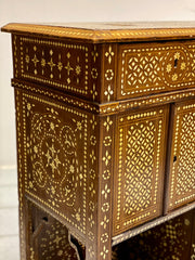 Credenza con poltroncina intarsiata alla maniera Adriano Brambilla fine XIX secolo