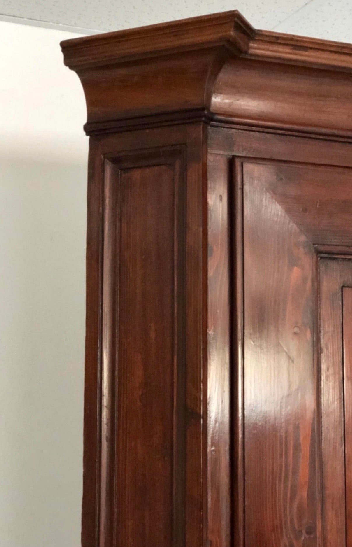 Venetian corner cupboard late 18th/early 19th century
