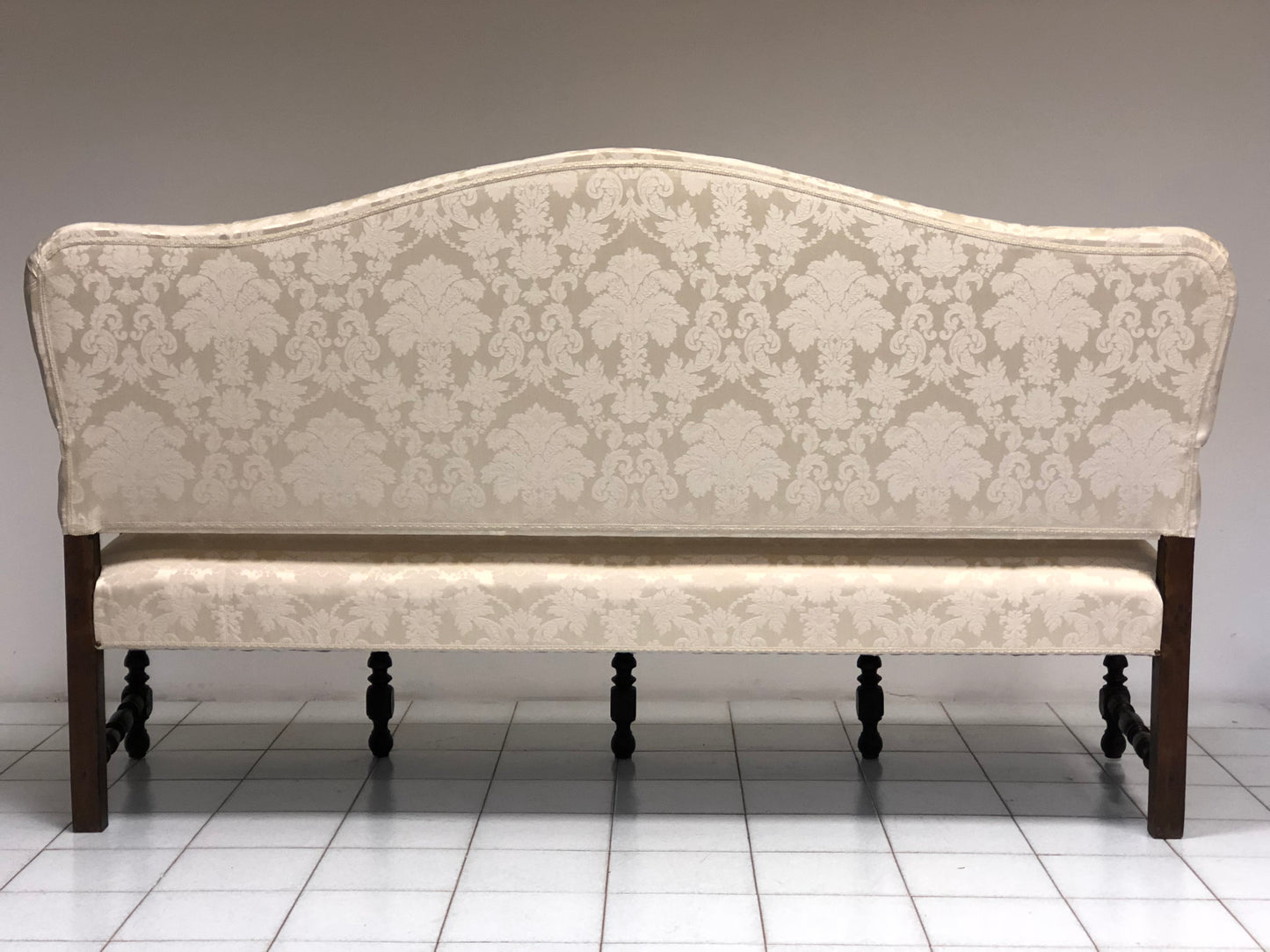Lombard spool sofa. Walnut. Louis XIV