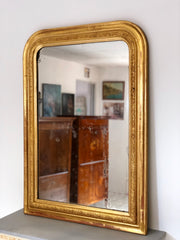 Specchiera lombarda in foglia oro zecchino . Metà XIX secolo . Restaurata