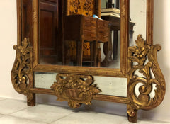 Specchiera in legno intagliato e dorato . Torino XIX secolo