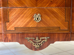 Cassettone Napoleone III in bois de rose con piano in marmo. XIX secolo