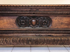 Cassapanca in legno di noce Lombardo - veneta. Fine XVI - inizio XVII secolo