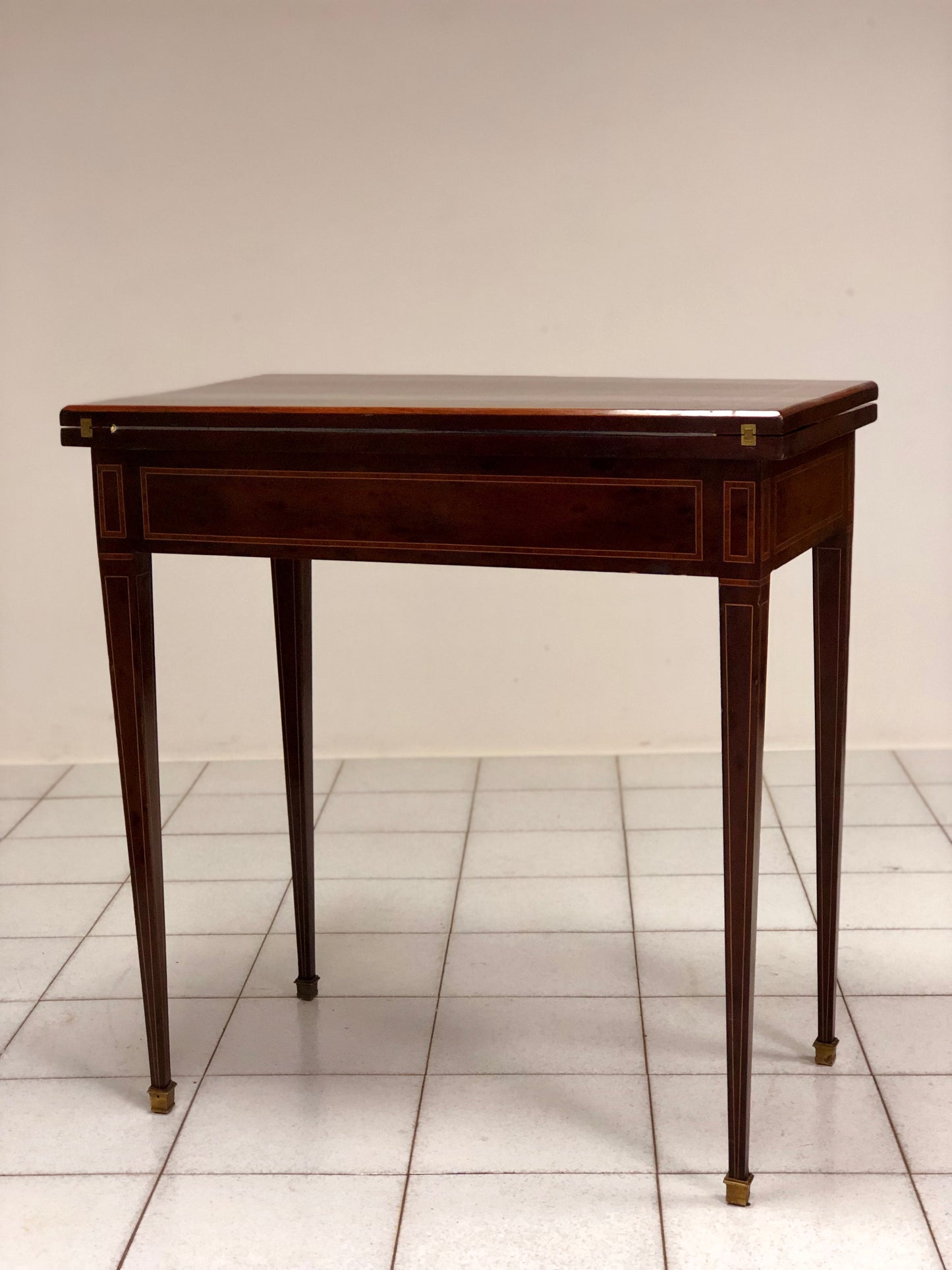 Coffee table with folding top. Early 19th century