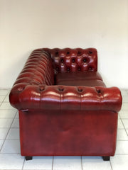 Divano chesterfield cuoio bordeaux. Inghilterra XX secolo