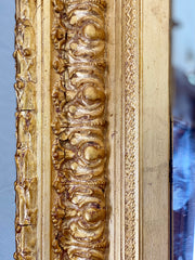 Specchiera dorata con cornice scolpita . XIX secolo