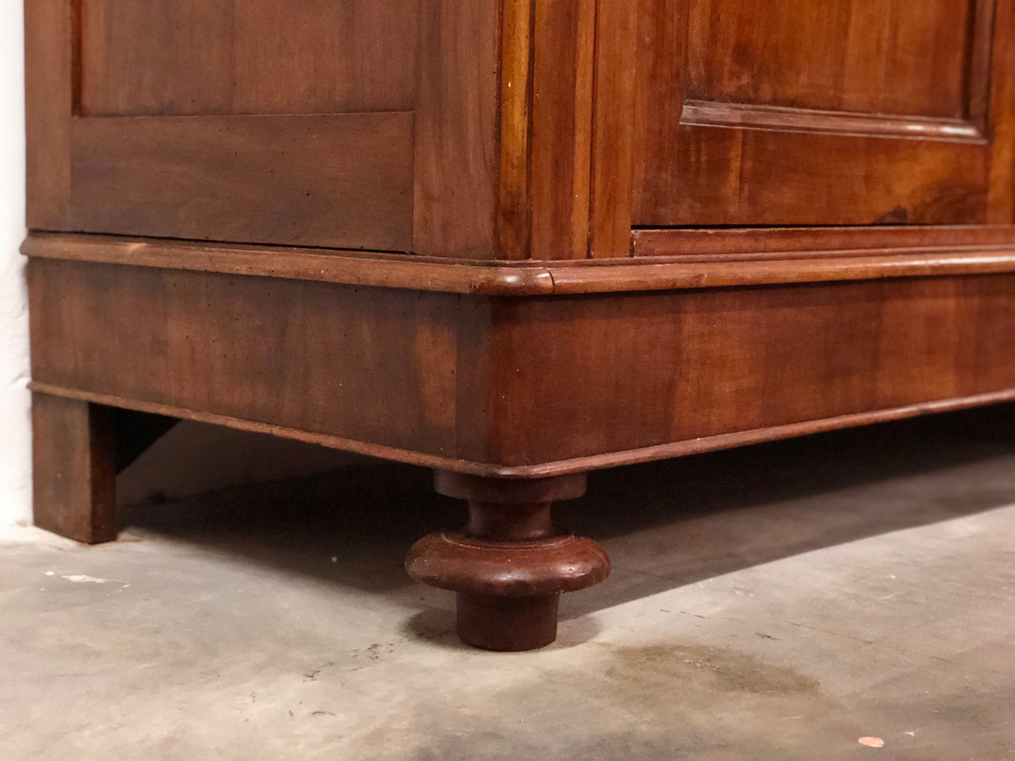Four-door wardrobe in Lombard Charles X walnut