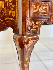 Mobiletto cassettone sagomato . Olanda XVIII secolo