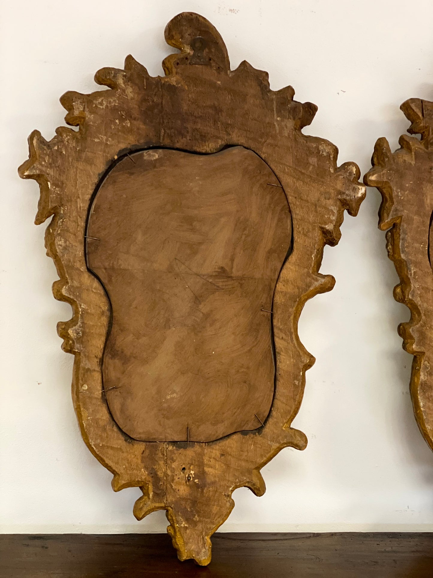 Pair of carved wooden fans in mecca silver. Venice, late 18th century