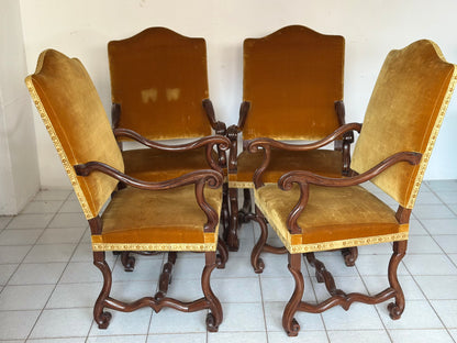 Gruppo di quattro troni  a ossa di montone . Lombardia fine
600