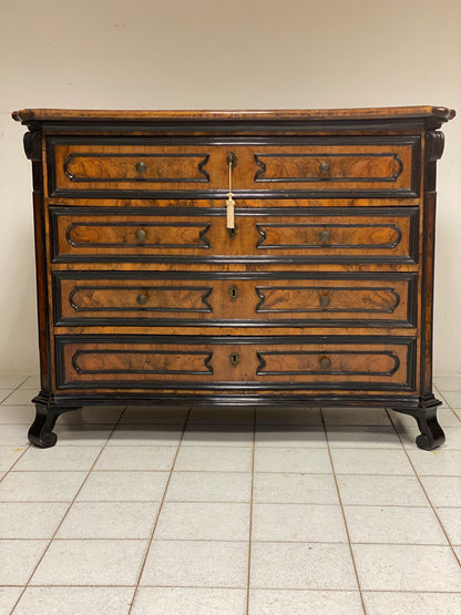 Lombard chest of drawers moved on the Louis XV front. Milan, early 18th century