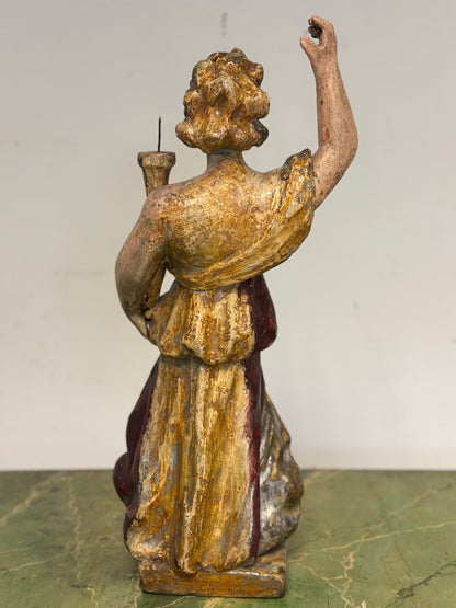 Scultura lignea di angelo con cornucopia reggicero policromo . Epoca fine 600