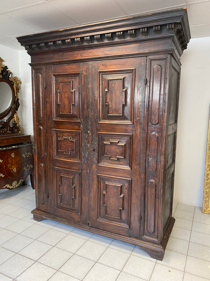 Lombard wardrobe. Brescia Bergamo 17th century
