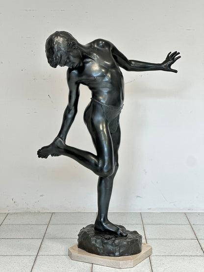 Fanciullo morso da un granchio . Bronzo.  Altezza 103 cm