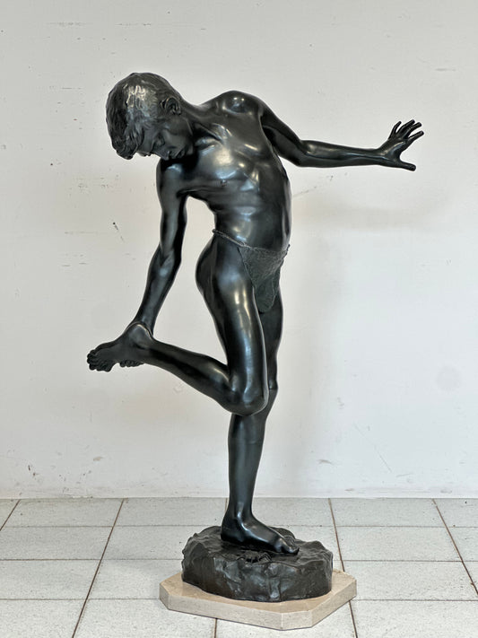 Fanciullo morso da un granchio . Bronzo.  Altezza 103 cm