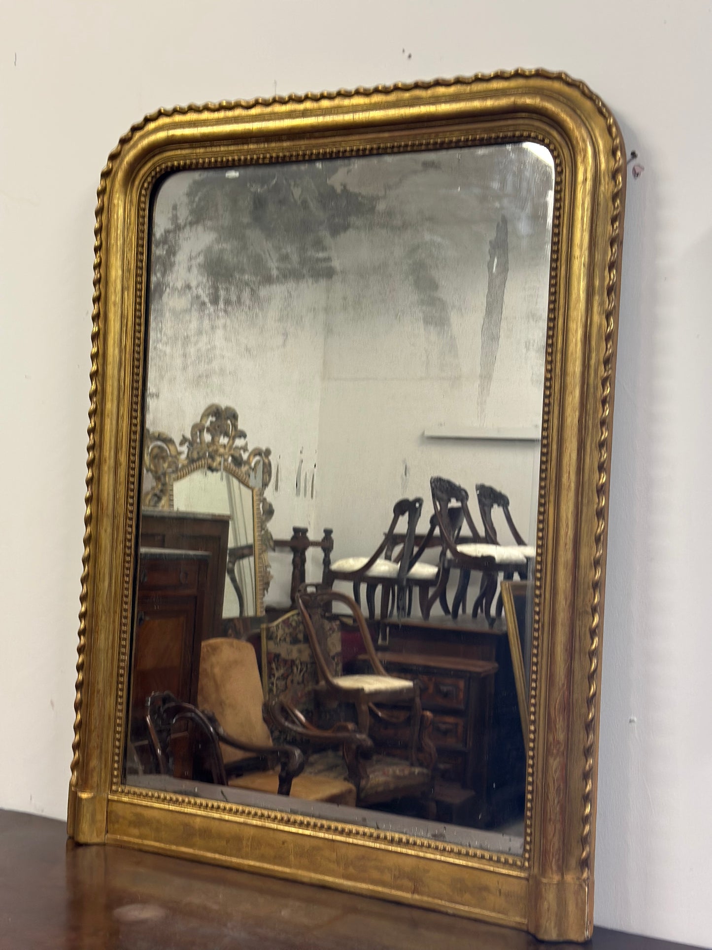 Specchiera in legno intagliato dorato con treccia sui lati  XIX secolo
