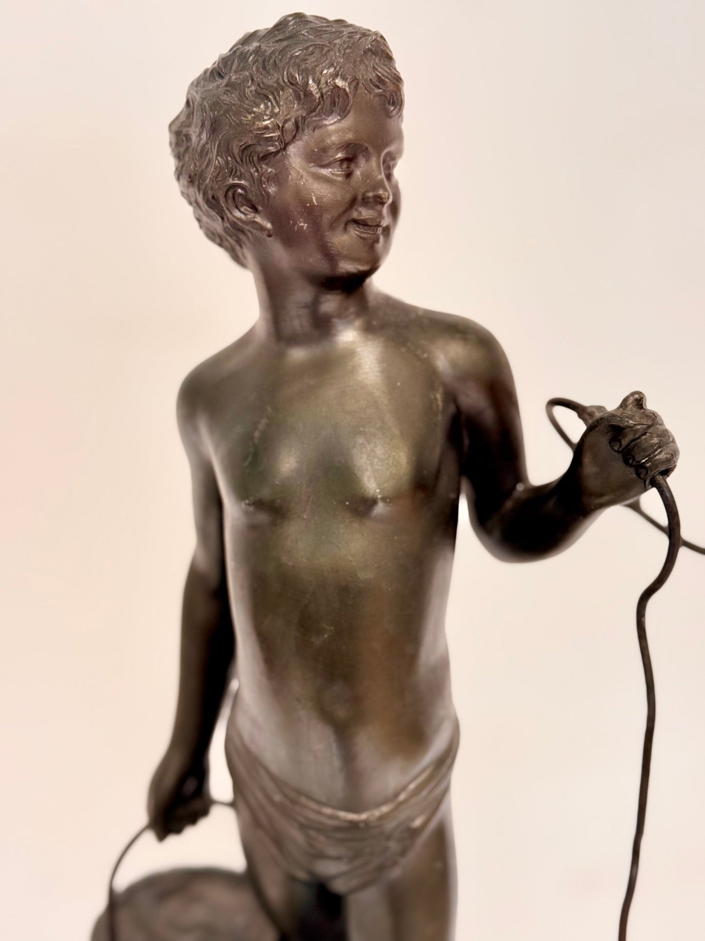 Scultura in bronzo.  Fanciullo fine XIX secolo . H 38 cm