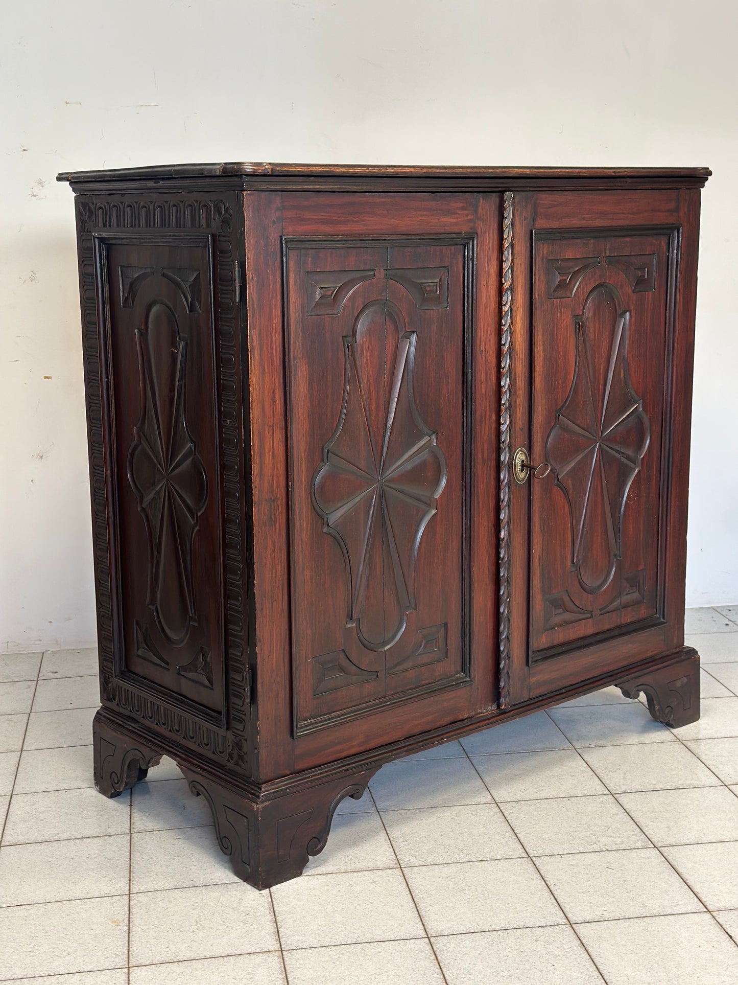 Credenza mezzo armadio.   Genova Luigi XIV