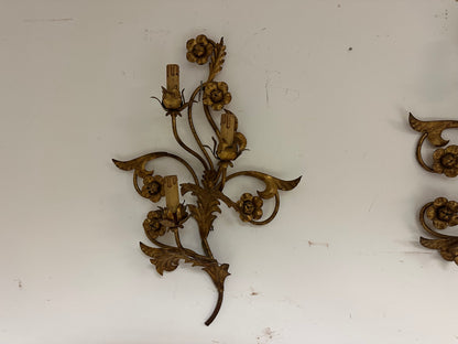 Tre appliques in metallo dorato a motivi floreali.   XIX secolo