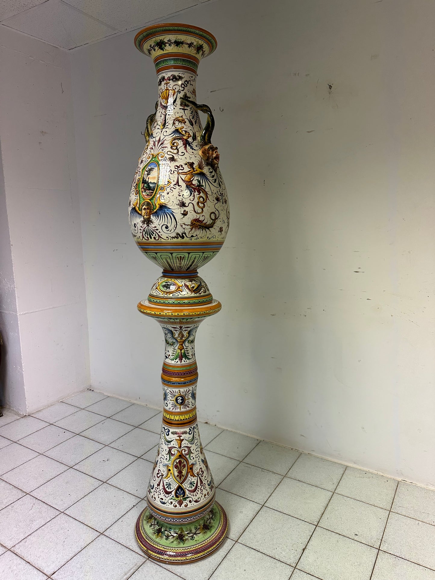 Egisto Fantecchi    Primo 900 vaso con colonna maiolica dipinta