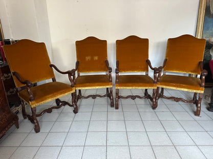 Gruppo di quattro troni  a ossa di montone . Lombardia fine
600