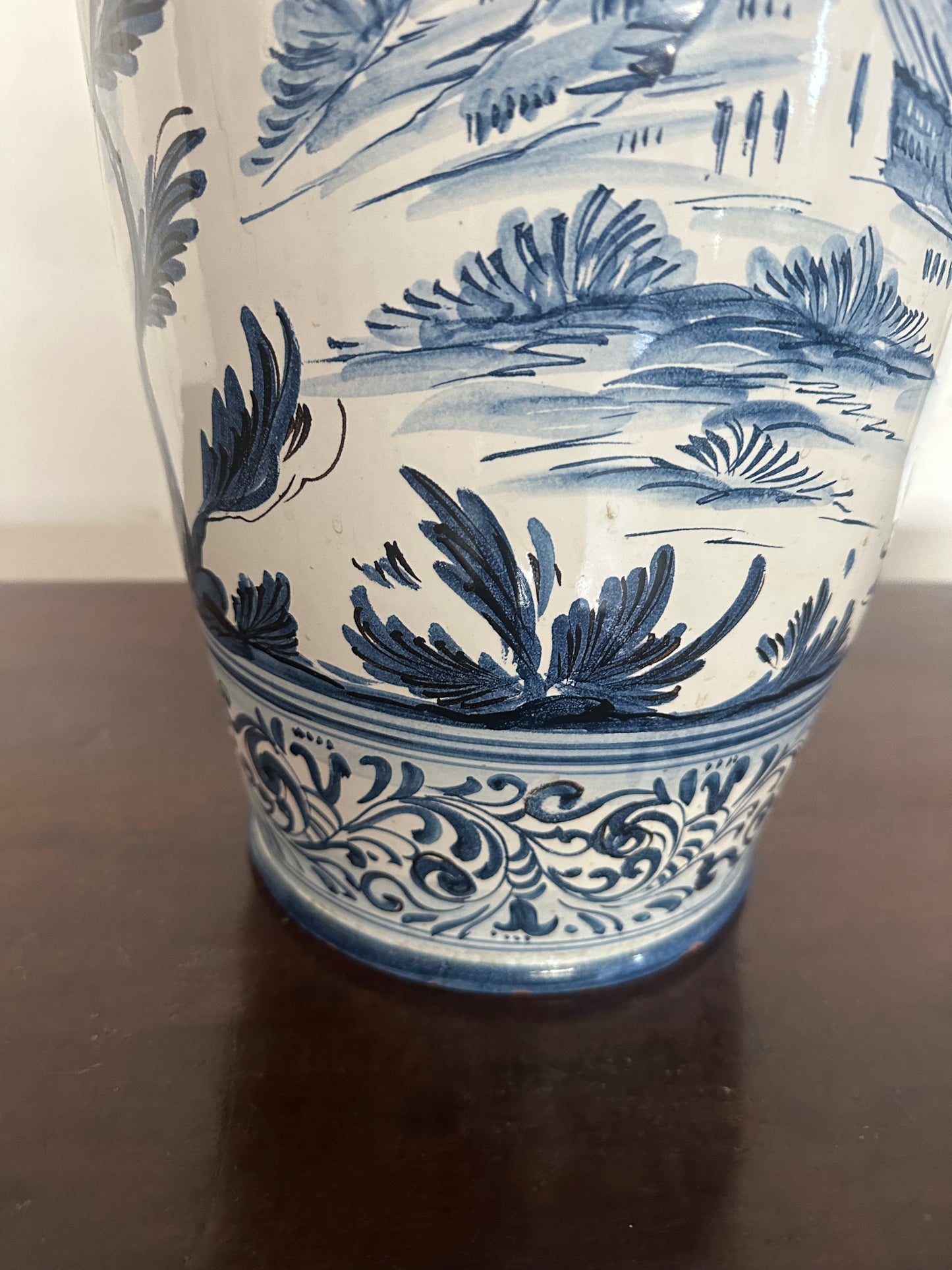 Vaso da farmacia in maiolica bianca e blu Savona Albissola
inizio 900