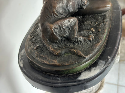 Scultura in bronzo .fanciulla con cane.  Epoca XX secolo.  Firmata