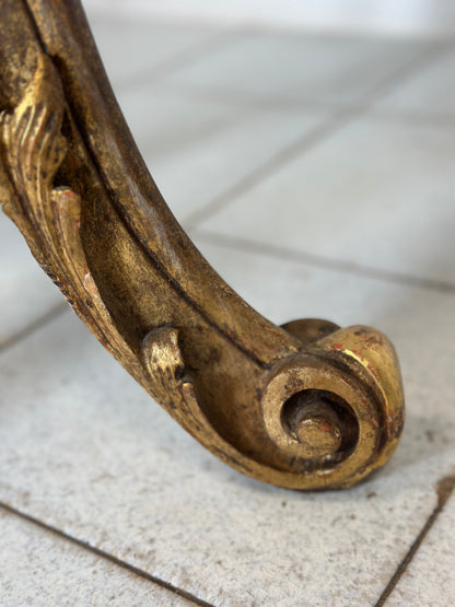 Trespolo in legno intagliato e dorato . Lombardia metà 800