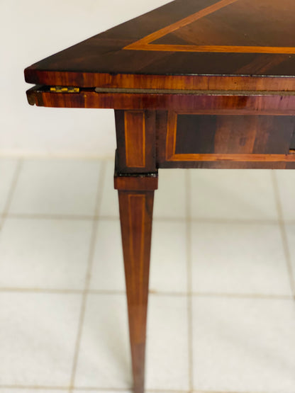 Tavolino da gioco luigi xvi . Genova fine 700.