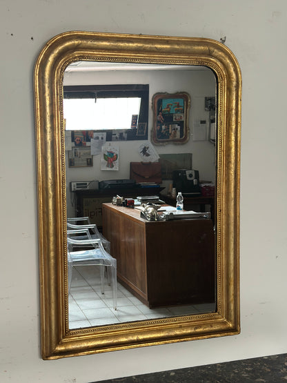 Specchiera  della seconda metà dell’800 in legno dorato Forma rettangolare con angoli stondati