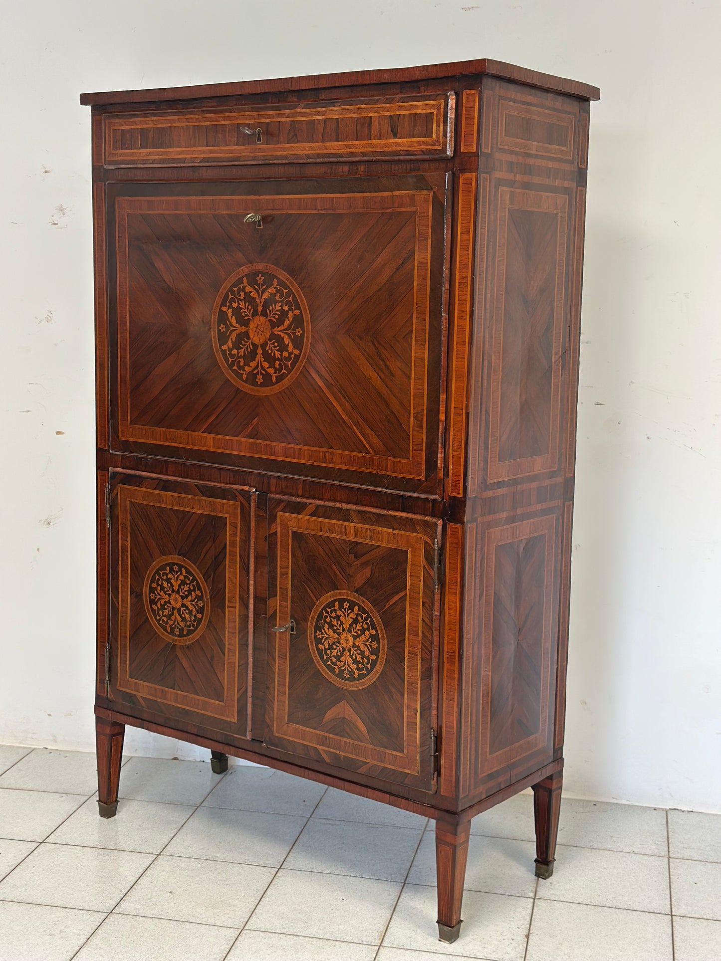 Secretaire Luigi XVI . Milano fine 700. Restaurato