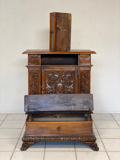 Sculpted kneeler. Lombardy early 17th century