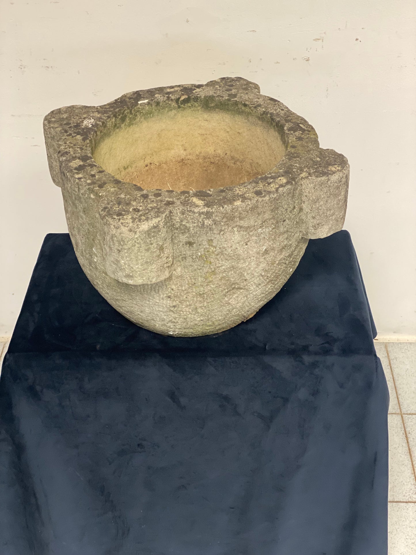 Grande mortaio in pietra . Genova XVIII secolo