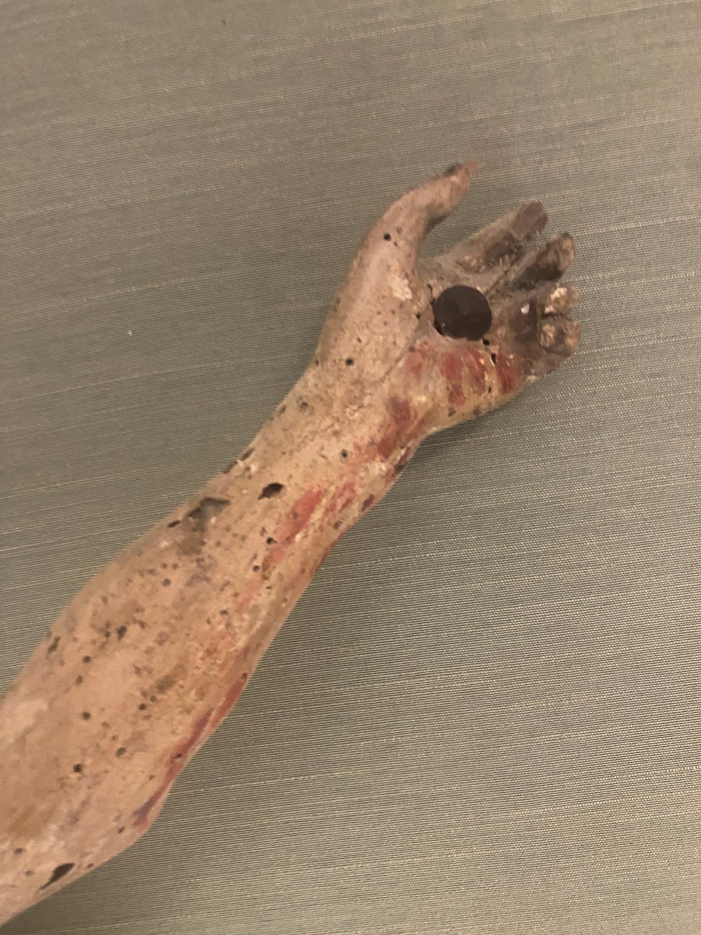 Cristo ligneo scolpito laccato dipinto . Scuola centro Italia inizio 700