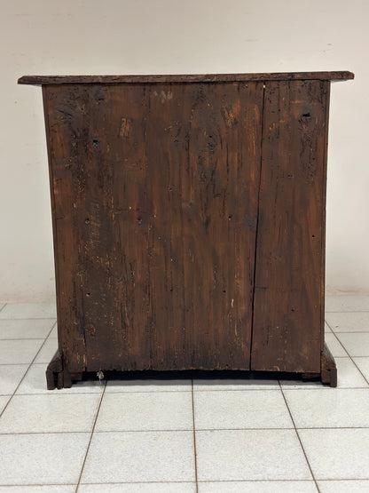 Buffettone a tre cassetti.  Emilia XVII secolo