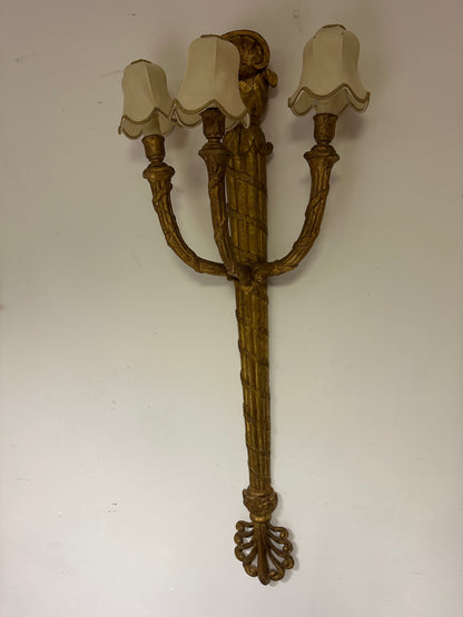 Grande applique Luigi XVI in legno intagliato e dorato