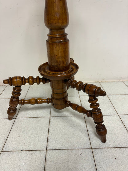 Attaccapanni in noce a rocchetto, XIX secolo.