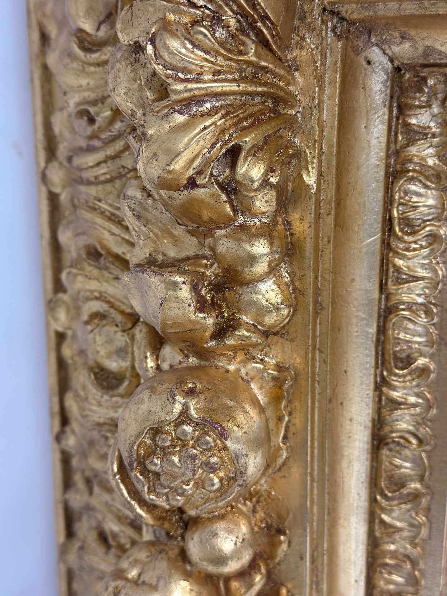 Specchiera in legno intagliato e dorato . Lombardia XIX secolo
