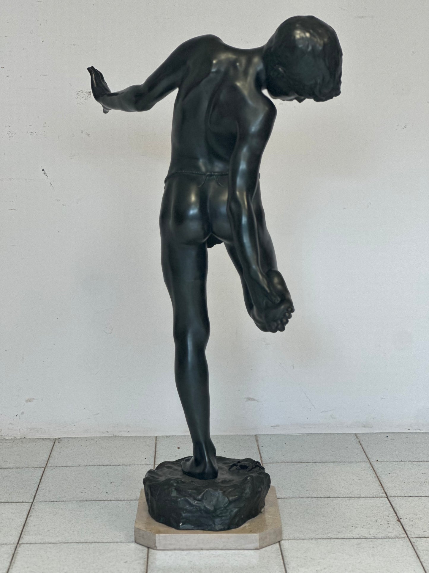 Fanciullo morso da un granchio . Bronzo.  Altezza 103 cm