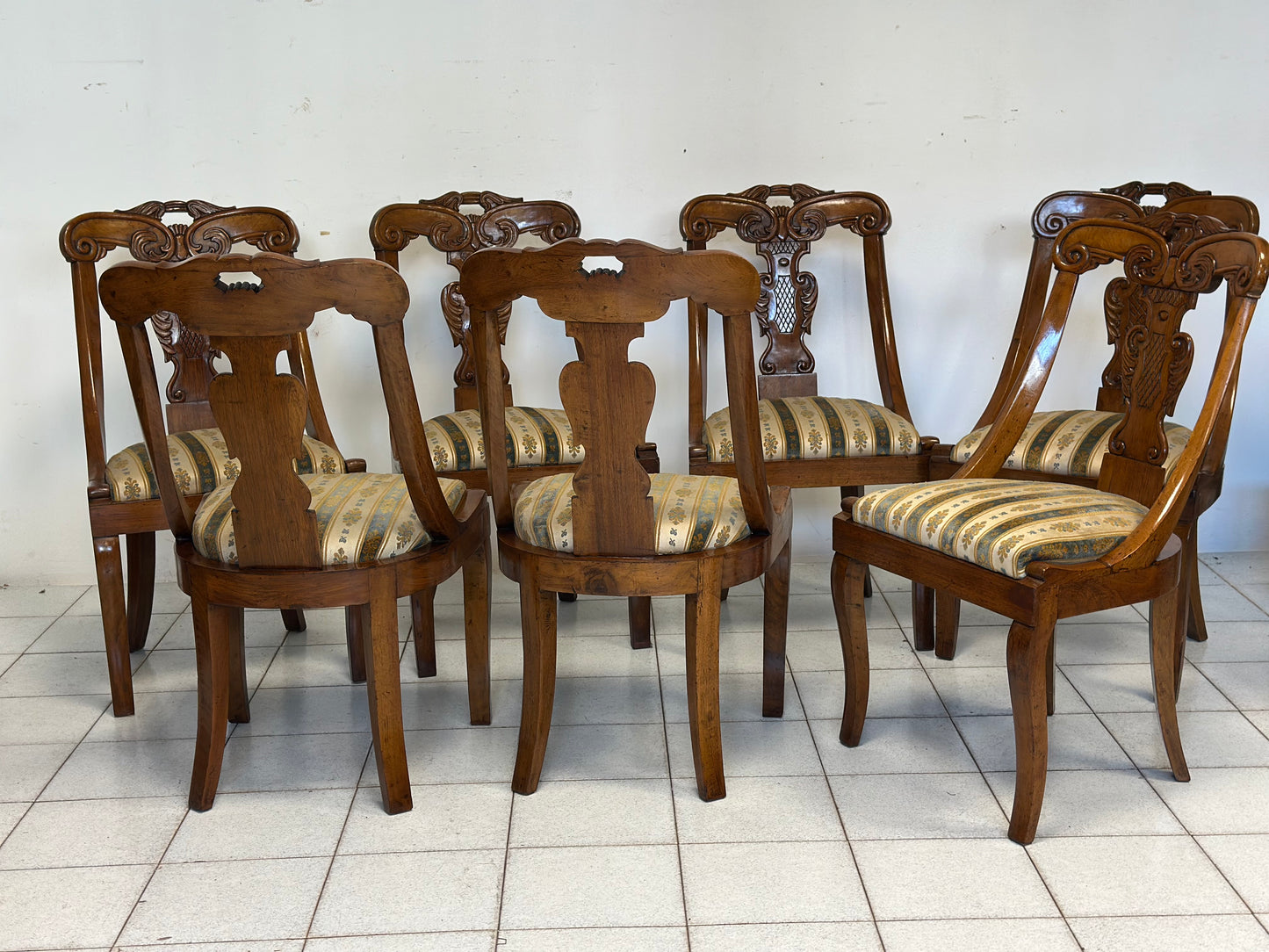 Gruppo di sette sedie a gondola Carlo X lombarde.  Primo 800