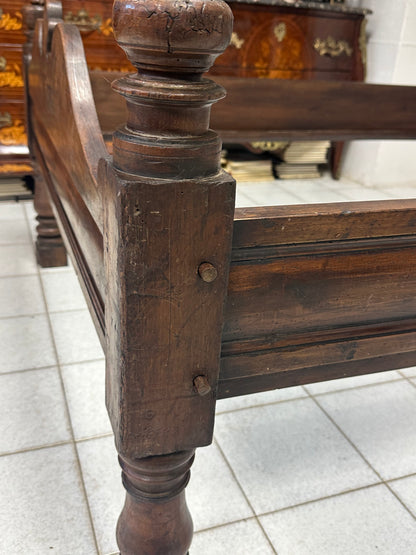 Letto lombardo Luigi XIV in noce . Epoca 600