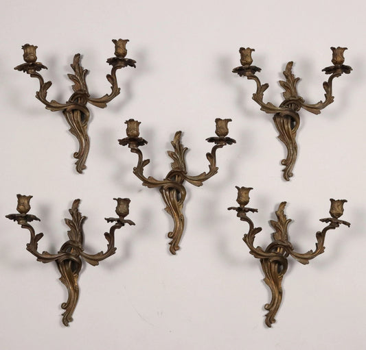 Gruppo di cinque applique a due luci in bronzo.  XIX secolo